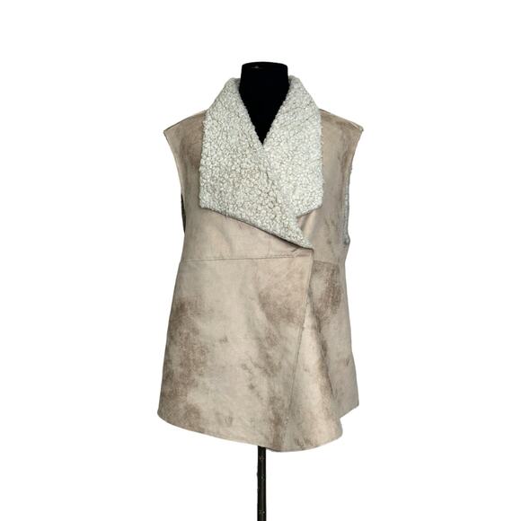 Dylan beige faux leather Sherpa lined cross front vest size Large - Picture 1 of 11